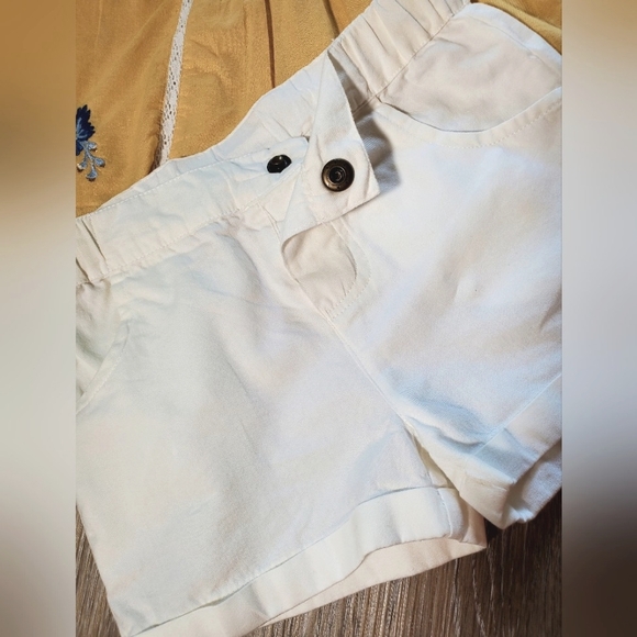 Toddler girls mustard yellow blouse and white shorts set Size 3T - Picture 5 of 16